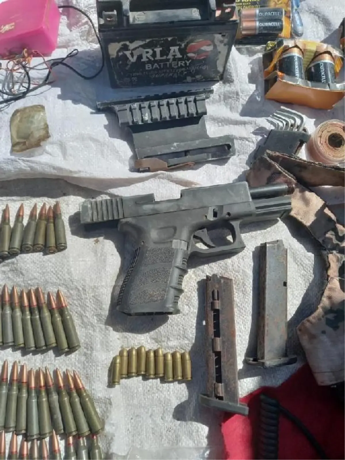Batman'da 'Eren Kış-34' operasyonunda çok sayıda sığınak ve depo imha edildi