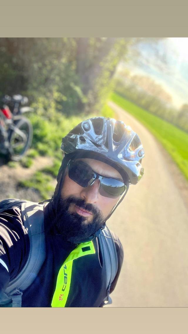 Tarkan keçi yavrularını me'leyerek çağırdığı anları paylaştı