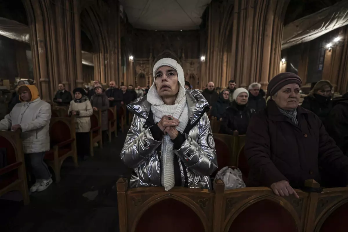 Ukrayna'da Ortodoks ve Katolik dini bayramları savaşın gölgesinde kutlanıyor