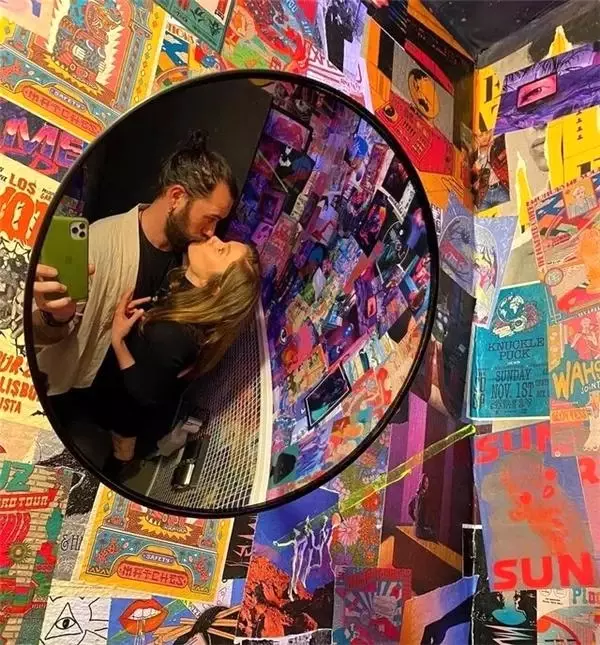 Burcu Biricik'in eşi ile verdiği dudak dudağa poza yorum yağdı Burcu Biricik'in eşi ile verdiği dudak dudağa poza yorum yağdı