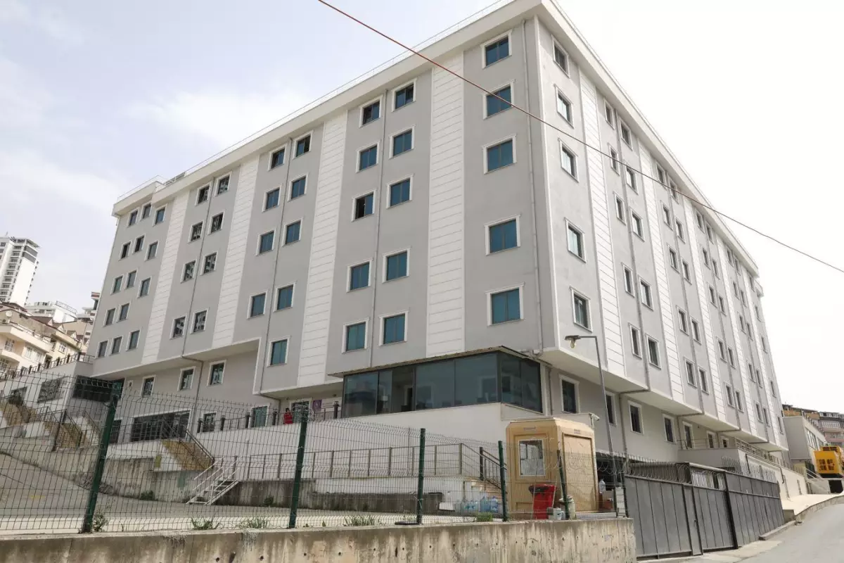 İBB, tarihinde ilk kez başlattığı öğrenciler için yurt hizmetlerini genişletiyor