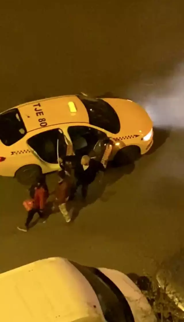 İstanbul'da taksici terörü! Aracından indirdiği çifti elinde bıçakla kovalayıp tehditler savurdu: Seni öldürürüm