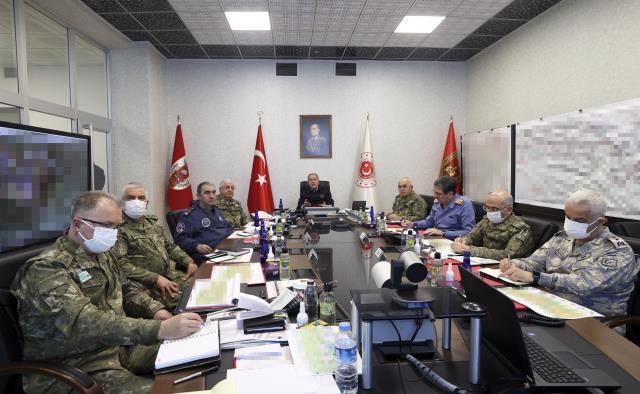 Son Dakika: Bakan Akar'dan Pençe Kilit operasyonuyla ilgili yeni açıklama: Çok sayıda terörist etkisiz hale getirildi