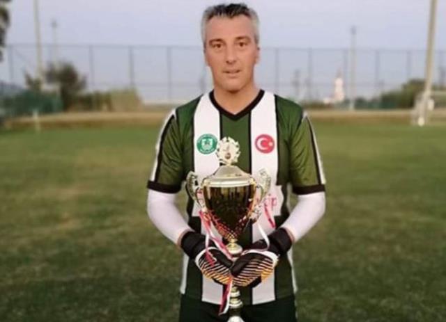 Veteran kaleci, halı sahada kalbine yenik düştü