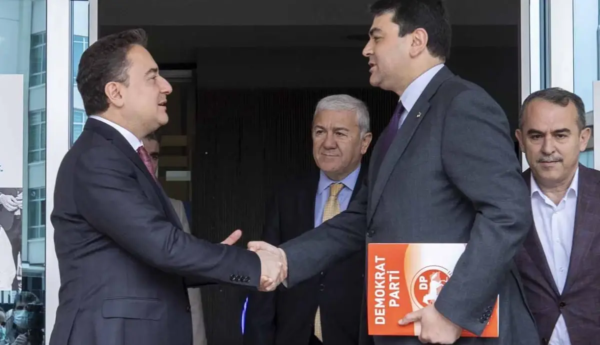 Attığı tweet ortalığı karıştırmıştı! Demokrat Parti lideri Uysal'dan 'Altılı masa dağılıyor mu?' sorusuna tek cümlelik yanıt