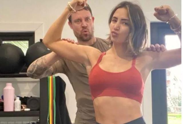 Ünlü televizyon yıldızından tepki çeken itiraf! Stüdyodakiler dondu kaldı: Evde çıplak geziyorum