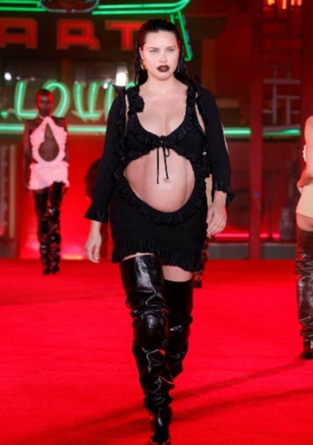 Adriana Lima hamile mi? Adriana Lima hamilelik göbek kası resimleri! Adriana Lima hamile mi? Adriana Lima hamilelik göbek kası resimleri!