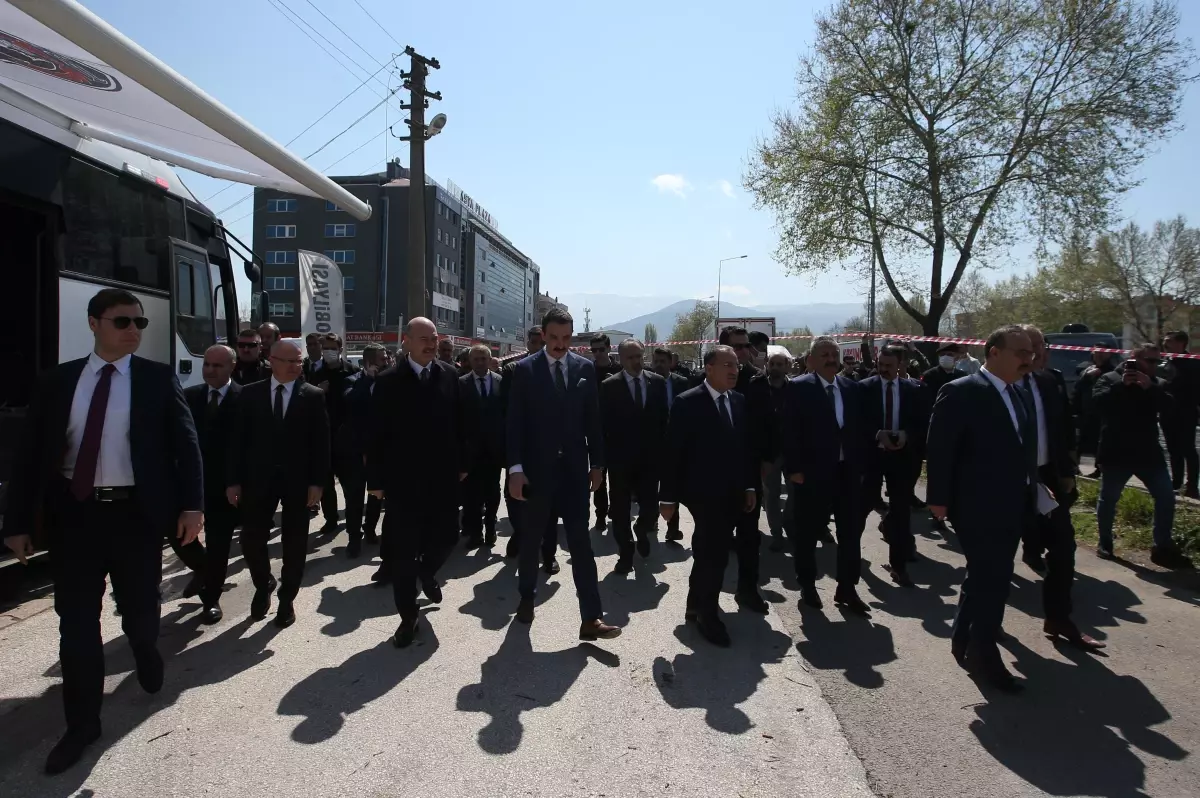 Son dakika haberleri: Bakanlar Bozdağ ve Soylu, Bursa'da patlamanın meydana geldiği bölgede inceleme yaptı