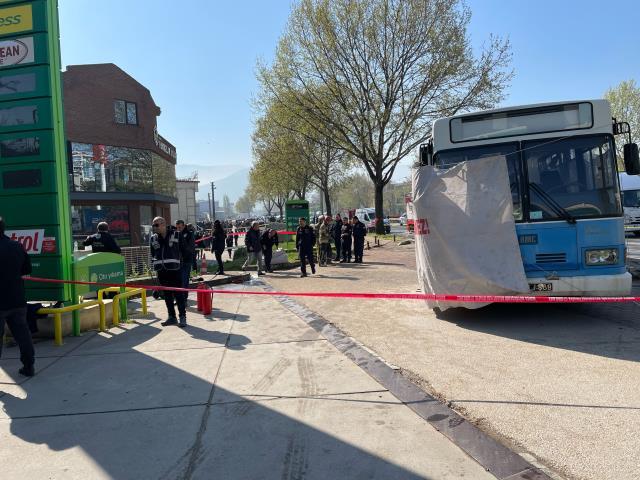 Bursa'da 1 memurun şehit olduğu cezaevi aracına bomba saldırı anı kamerada