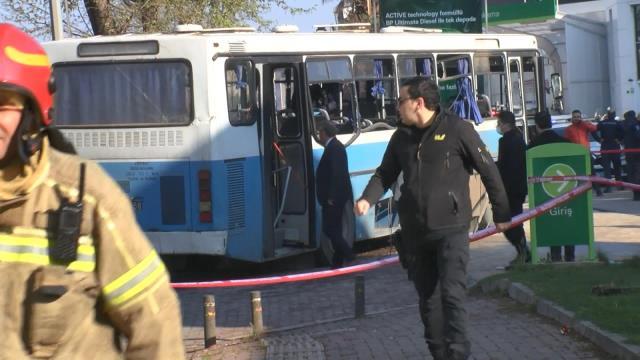 Bursa'da infaz koruma memurlarını taşıyan otobüse bombalı saldırı! İşte olay yerinden ilk görüntüler Bursa'da infaz koruma memurlarını taşıyan otobüse bombalı saldırı! İşte olay yerinden ilk görüntüler