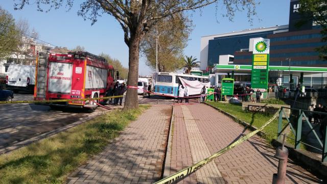 Bursa'da infaz koruma memurlarını taşıyan otobüse bombalı saldırı! İşte olay yerinden ilk görüntüler Bursa'da infaz koruma memurlarını taşıyan otobüse bombalı saldırı! İşte olay yerinden ilk görüntüler