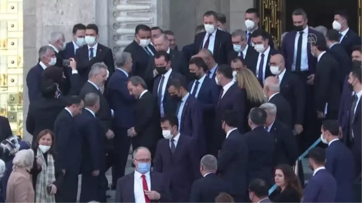Cumhurbaşkanı Erdoğan, Meclis'ten ayrıldı