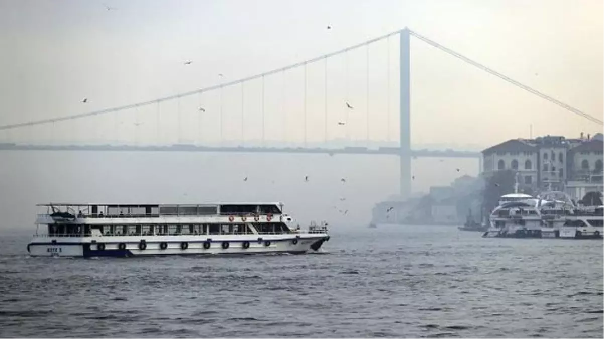 İstanbul Boğazı sis nedeniyle çift yönlü olarak gemi trafiğine kapatıldı