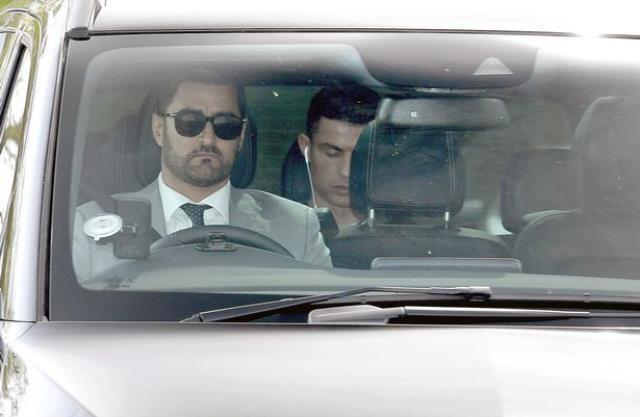 Yaşadığı travmanın tarifi yok! Ronaldo, oğlunu kaybettikten sonra ilk kez görüntülendi Yaşadığı travmanın tarifi yok! Ronaldo, oğlunu kaybettikten sonra ilk kez görüntülendi