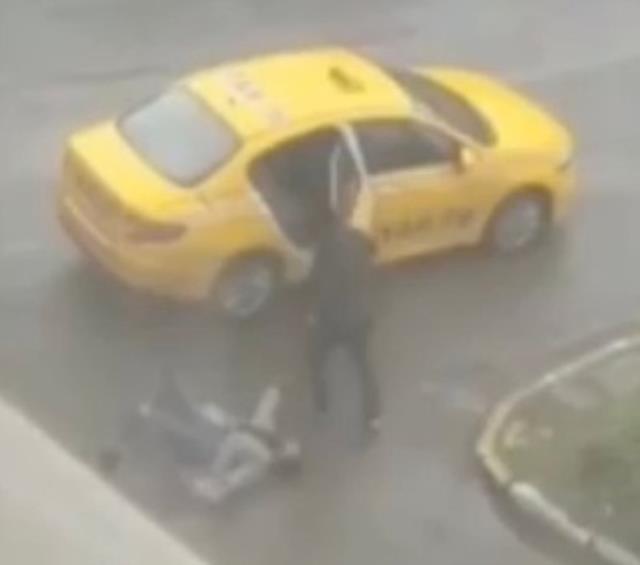 Belediye harekete geçti! Yabancı uyruklu kadını döven taksicinin bileti kesildi