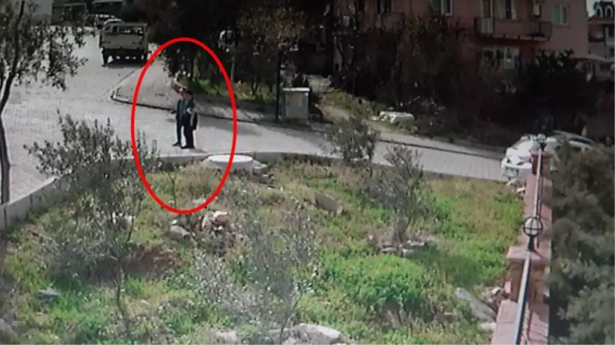 Boş arazide 5 başıboş köpeğin saldırısına uğrayan çocuk, ölü taklidi yaparak kurtuldu