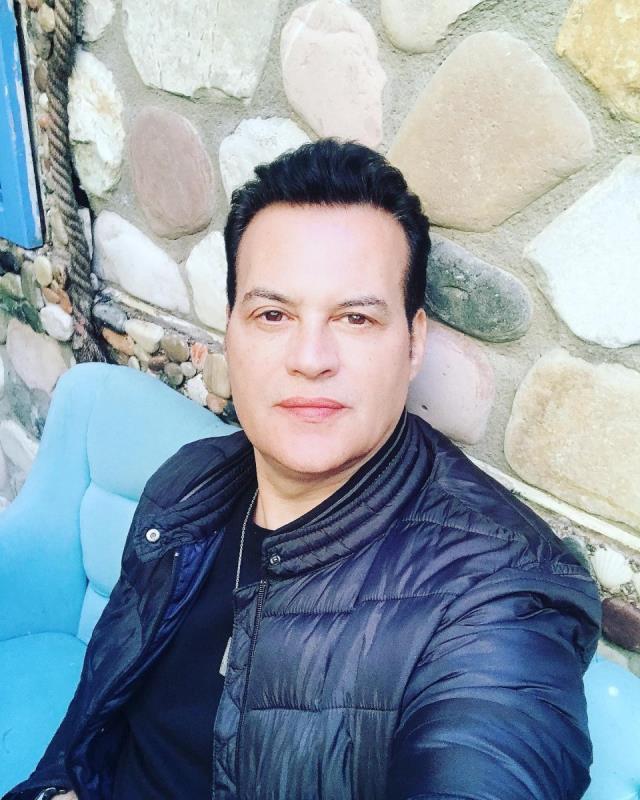 Hakan Peker, 19 yaş küçük yeni sevgilisiyle sarmaş dolaş görüntülendi Hakan Peker, 19 yaş küçük yeni sevgilisiyle sarmaş dolaş görüntülendi