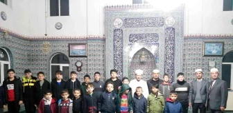 Simav Müftüsü Serçe, öğrencilerle camide iftar açtı