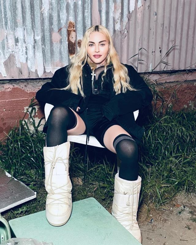 Sınırları zorlayan Madonna, yayınladığı videoda iç çamaşırını gösterdi Sınırları zorlayan Madonna, yayınladığı videoda iç çamaşırını gösterdi