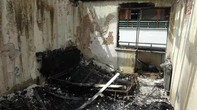 3 yaşındaki çocuk mahalleye felaketi yaşattı! Çakmaktan çıkan yangın 3 evi küle çevirdi 3 yaşındaki çocuk mahalleye felaketi yaşattı! Çakmaktan çıkan yangın 3 evi küle çevirdi