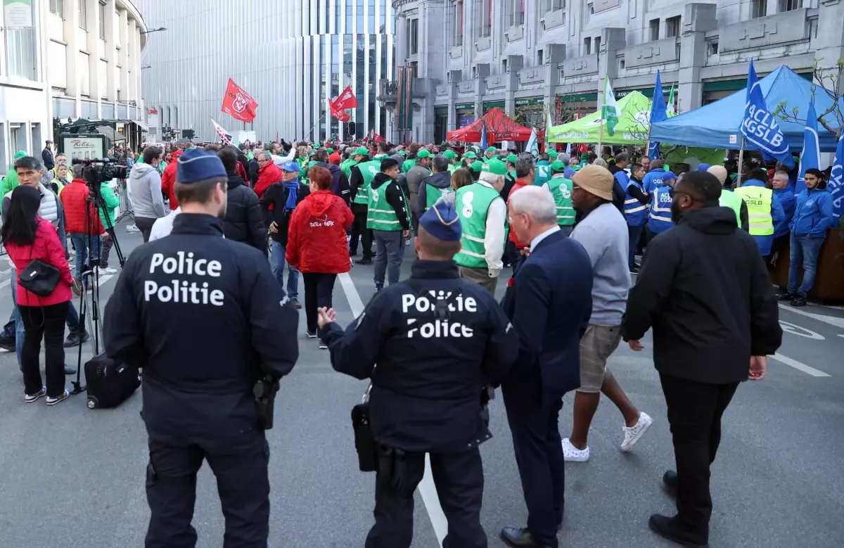 Son dakika haberleri: Belçika'da işçiler zam talebiyle greve gitti