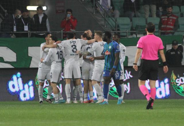 Çılgın seri devam ediyor! Fenerbahçe'den Çaykur Rizespor'a tarihi fark Çılgın seri devam ediyor! Fenerbahçe'den Çaykur Rizespor'a tarihi fark