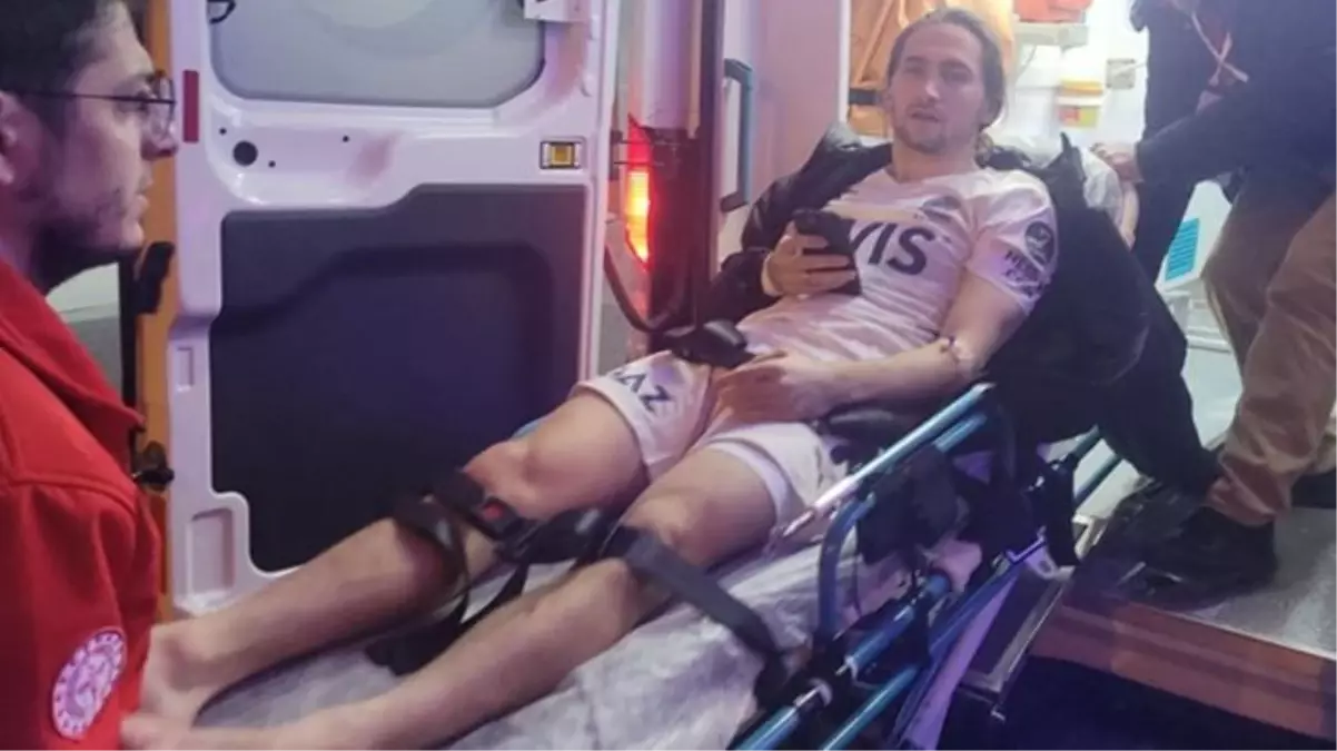 Fenerbahçe'de yürekler ağza geldi! Miguel Crespo hastaneye kaldırıldı