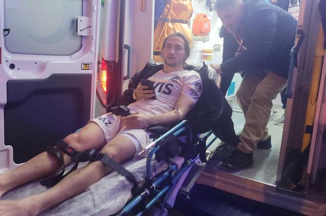 Fenerbahçe'de yürekler ağza geldi! Miguel Crespo hastaneye kaldırıldı Fenerbahçe'de yürekler ağza geldi! Miguel Crespo hastaneye kaldırıldı