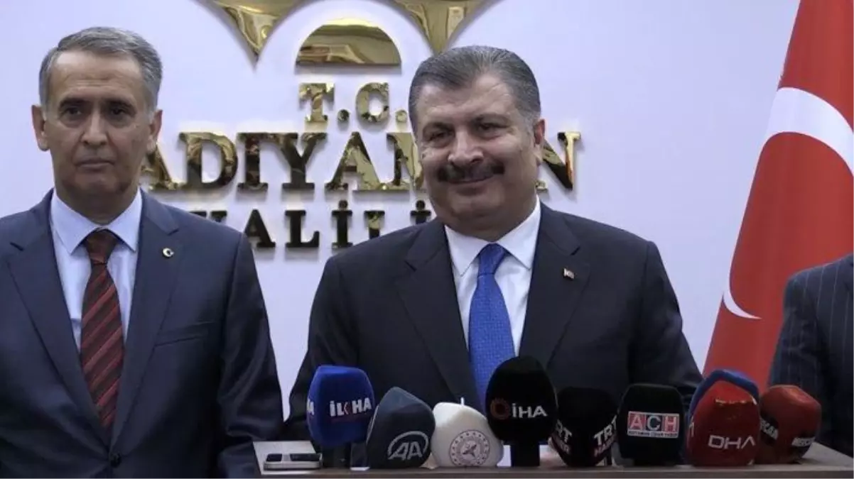 Herkesin merak ettiği soru Bakan Koca'ya kameralar önünde soruldu: Maske yasağı kalkıyor mu?