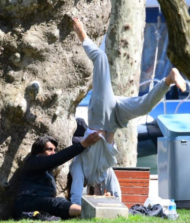 İbrahim Kutluay ve Edvina Sponza parkta aşka geldi İbrahim Kutluay ve Edvina Sponza parkta aşka geldi