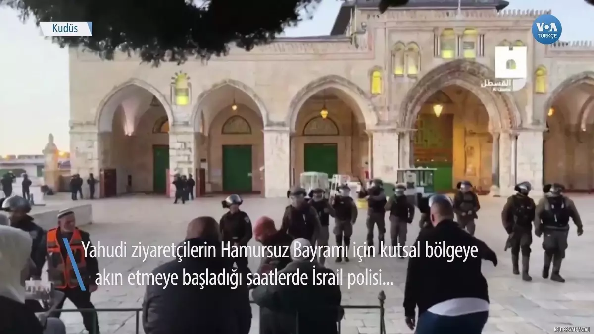 İsrail Polisi El Aksa Camisi'ne Girdi