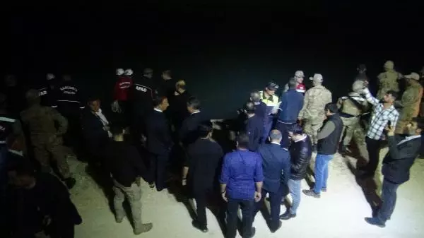 İftar yemeği sonrası çıktıkları gezinti kabusa dönüştü! Kanala düşen araçta 3 kişi öldü, 2 kayıp var