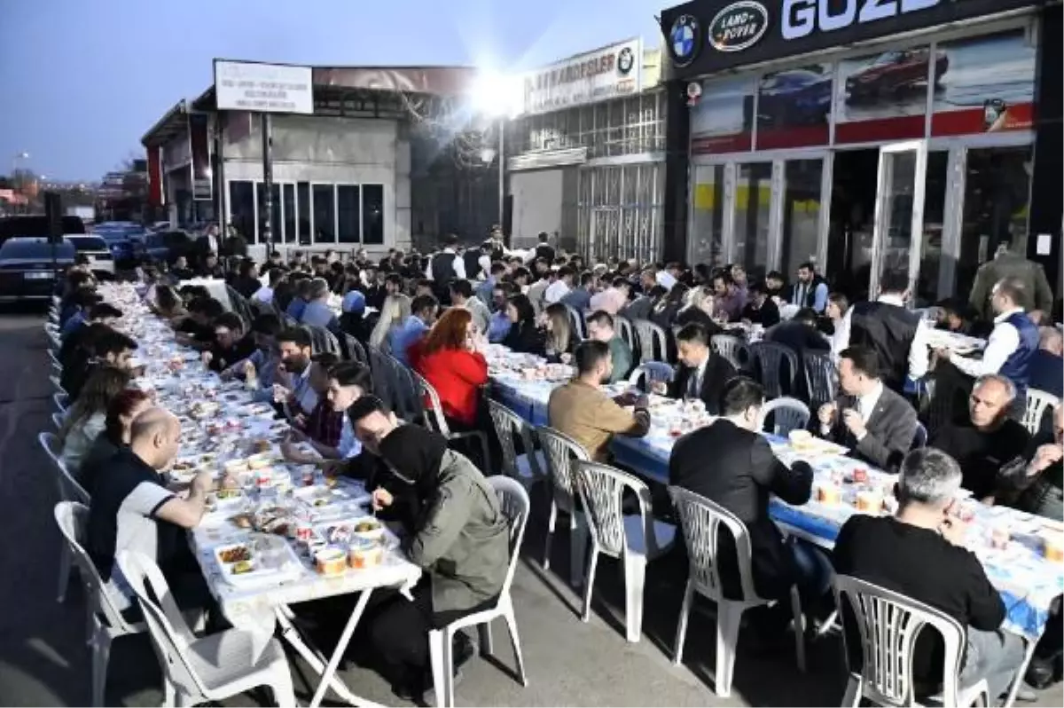 Akşener, Ankara'da Sanayi Sitesi İşçileri ile İftarda Bir Araya Geldi
