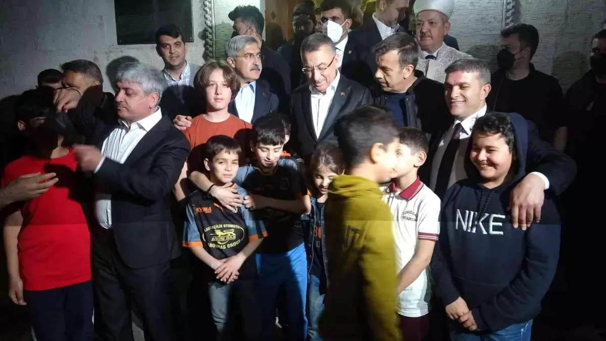 Fuat Oktay Hatay'da vatandaşlarla buluştu