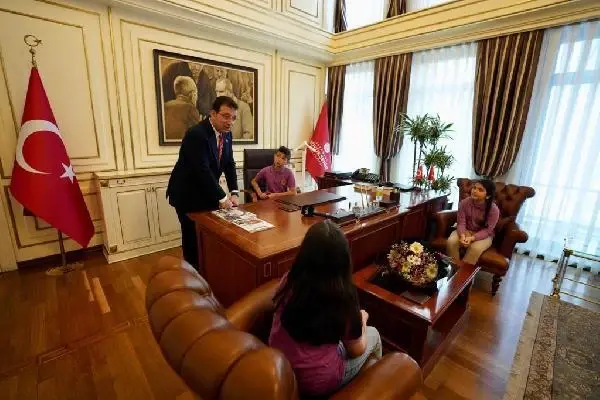 İBB Başkanı İmamoğlu da yerini öğrenciye bıraktı, yeni başkan hemen koordinasyon daire başkanını aradı