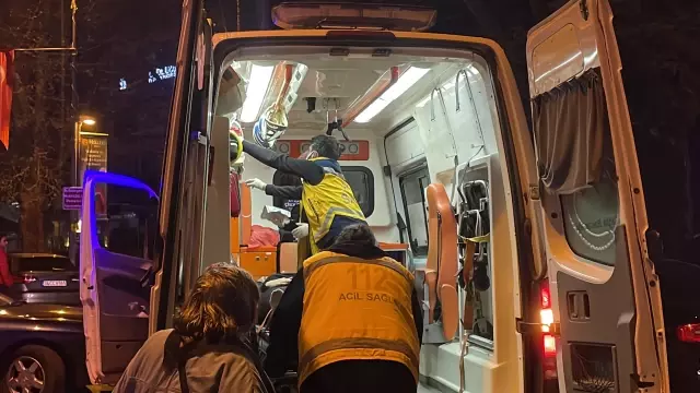 Bağdat Caddesi'nde feci kaza: İki otomobilin çarpıştığı kazada 3 kişi yaralandı Bağdat Caddesi'nde feci kaza: İki otomobilin çarpıştığı kazada 3 kişi yaralandı