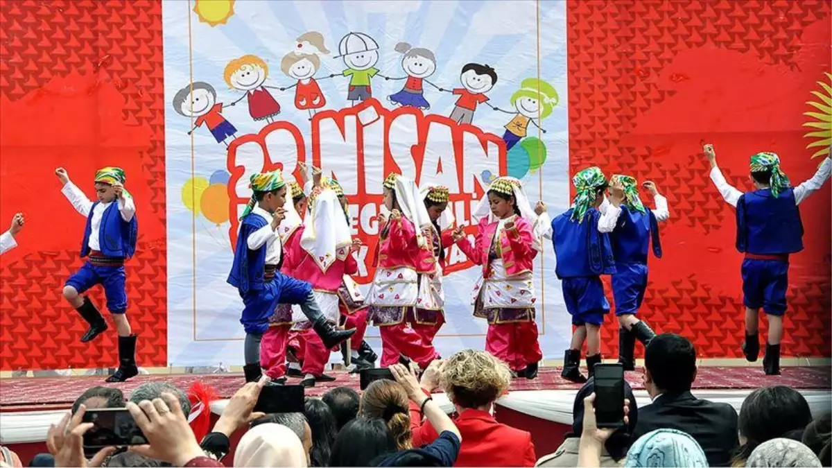 Sevgiliye 23 Nisan mesajları! Flörte, Erkek/Kız arkadaşa 23 Nisan kutlama mesajları!