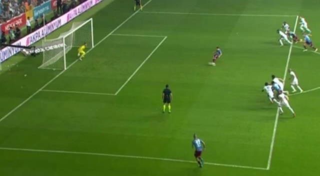 Türkiye, hakem Yaşar Kemal Uğurlu'yu konuşuyor! Adana Demirspor-Trabzonspor maçında verdiği karar olay oldu Türkiye, hakem Yaşar Kemal Uğurlu'yu konuşuyor! Adana Demirspor-Trabzonspor maçında verdiği karar olay oldu