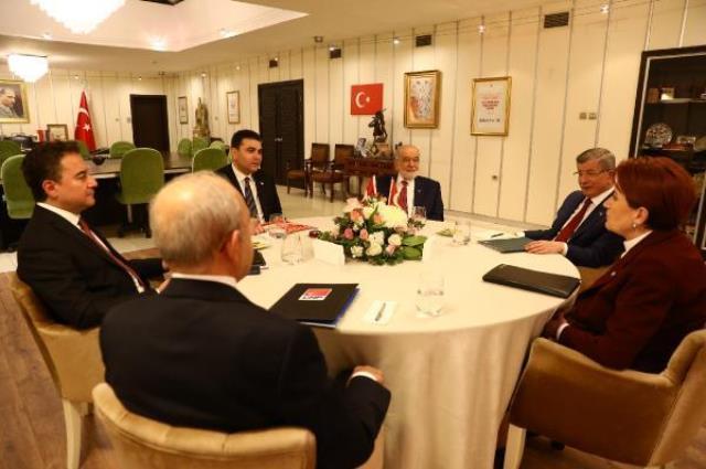 Altı liderin üçüncü buluşmasından ilk kareler geldi! İki detay büyük dikkat çekti Altı liderin üçüncü buluşmasından ilk kareler geldi! İki detay büyük dikkat çekti