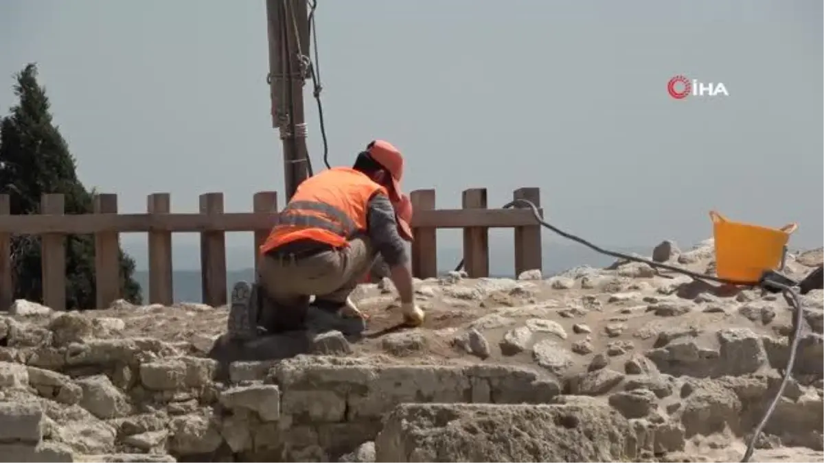 Bakan Ersoy Seddülbahir Kalesi'ni inceledi