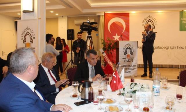 İftar programında Cemal Enginyurt ile AK Partili vekil tartıştı, araya Haşim Kılıç girdi İftar programında Cemal Enginyurt ile AK Partili vekil tartıştı, araya Haşim Kılıç girdi