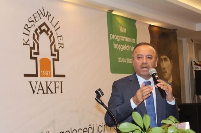 İftar programında Cemal Enginyurt ile AK Partili vekil tartıştı, araya Haşim Kılıç girdi İftar programında Cemal Enginyurt ile AK Partili vekil tartıştı, araya Haşim Kılıç girdi