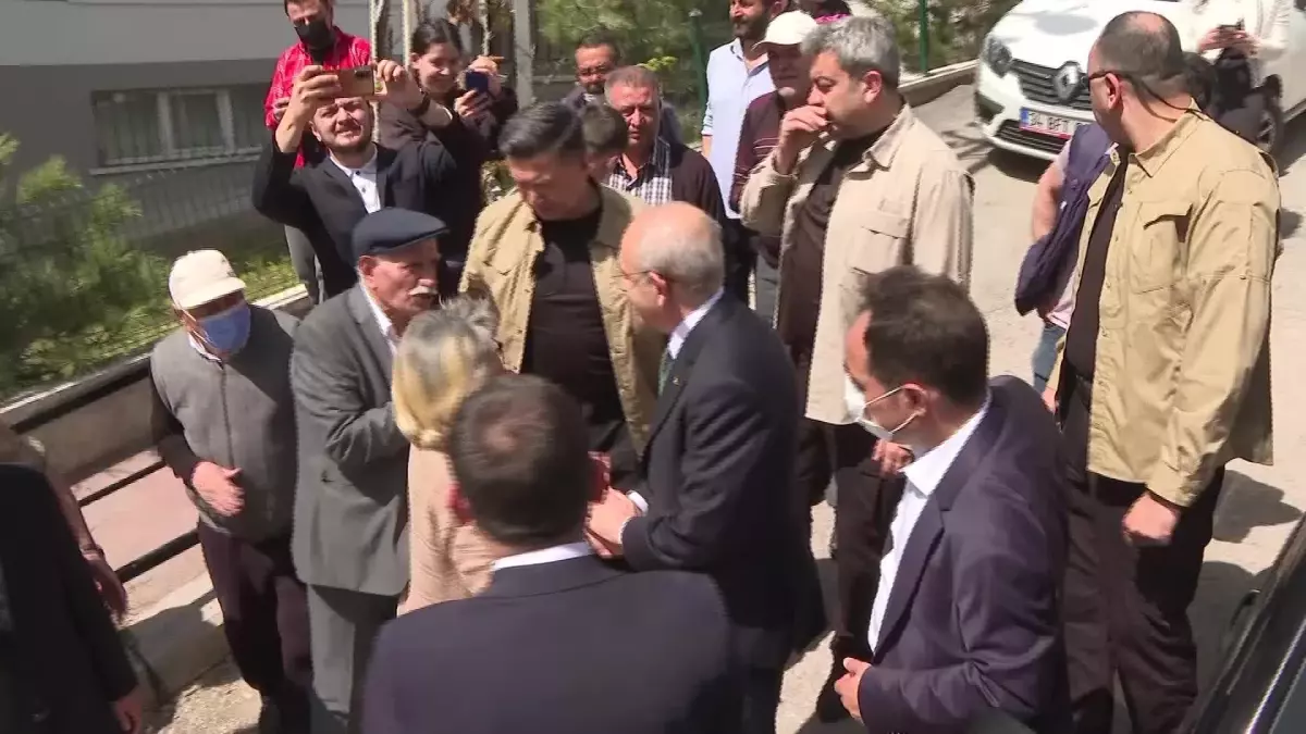 Kılıçdaroğlu'nun Ziyaret Ettiği Evinin Elektiriği Kesik Olan Gültepe: 'Erdoğan'a Gidip Ne Yapacağım; Yeri Sıcak, Suyu Var, Yemeği Var'