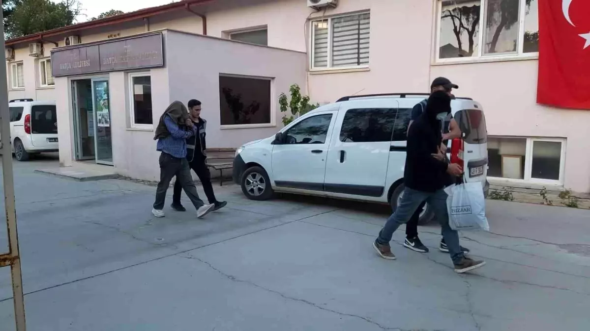 Muğla'da göçmen kaçakçısı 2 kişi tutuklandı