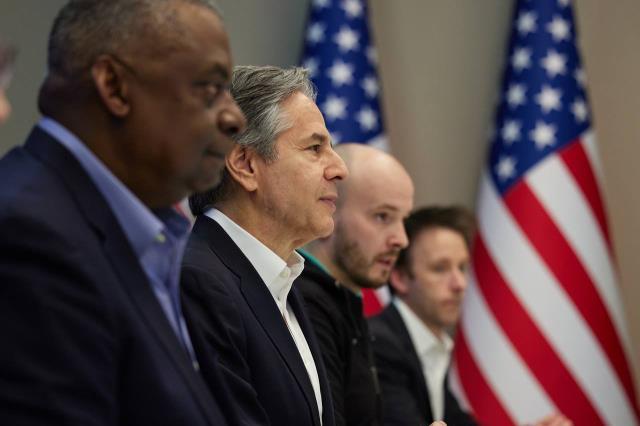 ABD'li üst düzey isimler Ukrayna'da! Zelenski'ye destek ziyaretinde Rusya'ya yönelik sert ifadeler ABD'li üst düzey isimler Ukrayna'da! Zelenski'ye destek ziyaretinde Rusya'ya yönelik sert ifadeler