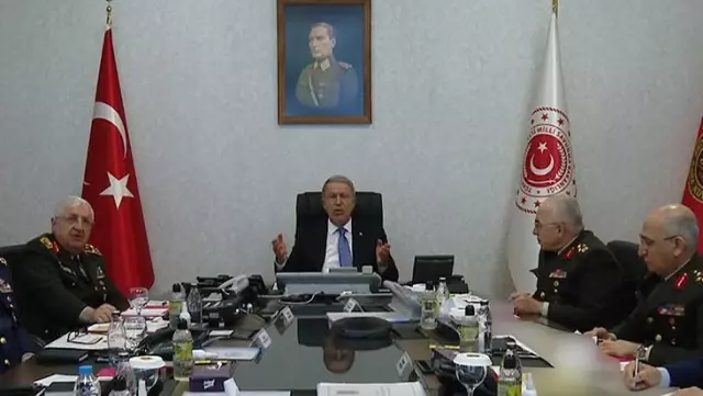 Akar'dan sınırın sıfır noktasına sürpriz ziyaret! Pençe Kilit Operasyonu'nu izleyip, müjdeyi verdi: Terör örgütü çöküşte Akar'dan sınırın sıfır noktasına sürpriz ziyaret! Pençe Kilit Operasyonu'nu izleyip, müjdeyi verdi: Terör örgütü çöküşte