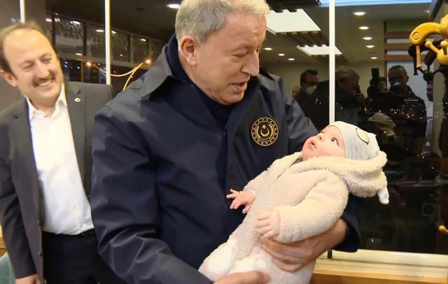 Akar'dan sınırın sıfır noktasına sürpriz ziyaret! Pençe Kilit Operasyonu'nu izleyip, müjdeyi verdi: Terör örgütü çöküşte Akar'dan sınırın sıfır noktasına sürpriz ziyaret! Pençe Kilit Operasyonu'nu izleyip, müjdeyi verdi: Terör örgütü çöküşte