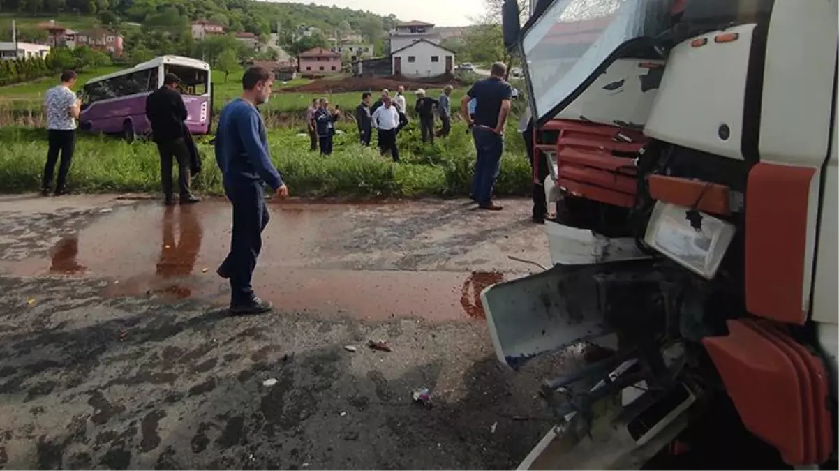 Kamyon ile otobüs çarpıştı, çok sayıda yaralı olduğu öğrenildi