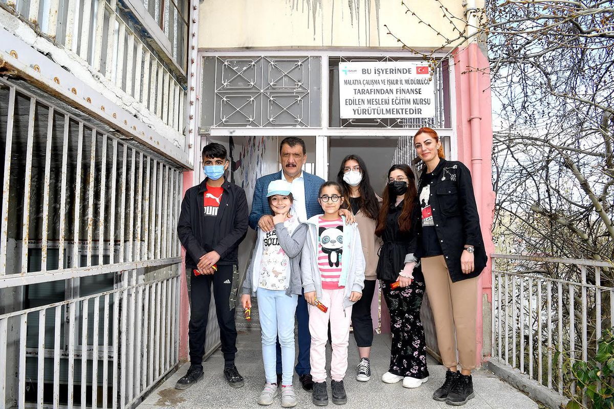 Malatya Büyükşehir Belediye Başkanı Konak'ta devam eden semt konağı çalışmalarını inceledi