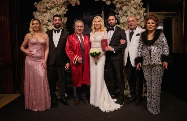 Oğlu kendisinden 24 yaş büyük Seda Sayan'la evlenen Çağlar Ökten'in ailesinden ilk yorum: Ailemize hoş geldin Oğlu kendisinden 24 yaş büyük Seda Sayan'la evlenen Çağlar Ökten'in ailesinden ilk yorum: Ailemize hoş geldin